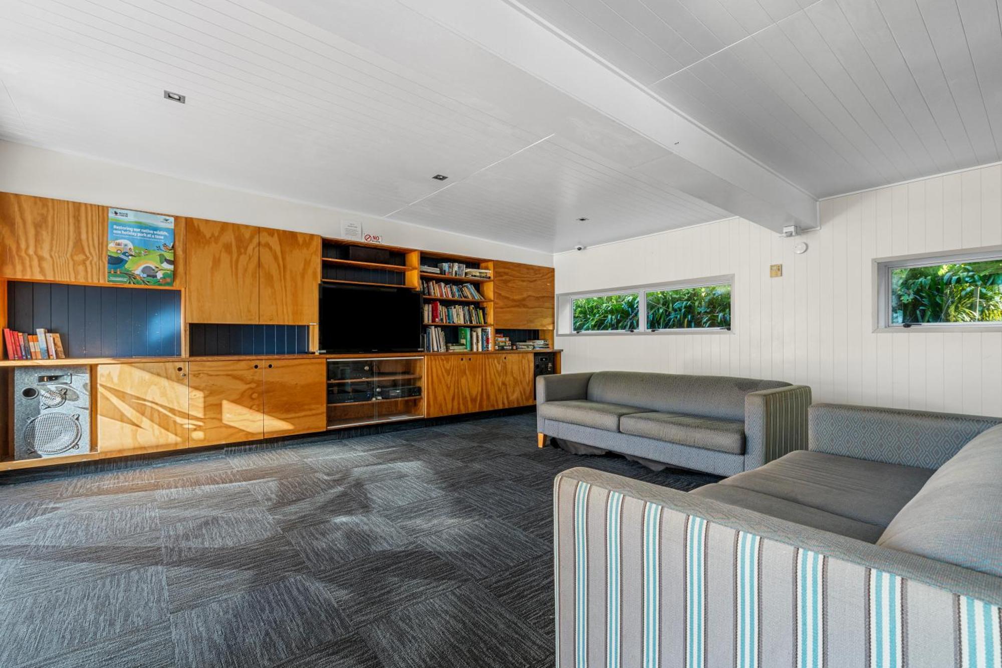 Tasman Holiday Parks - Waihi Beach Exterior foto Interior of the house