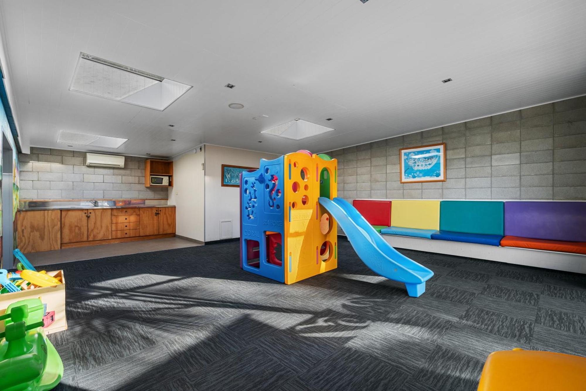 Tasman Holiday Parks - Waihi Beach Exterior foto The children's playroom