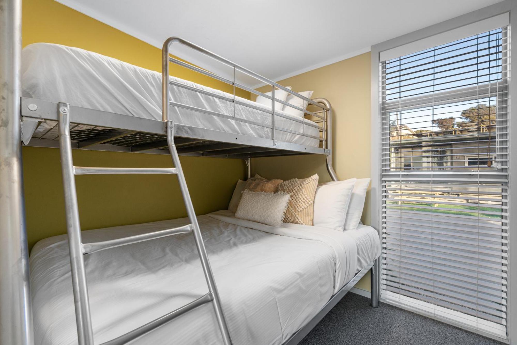 Tasman Holiday Parks - Waihi Beach Exterior foto A bunk bed