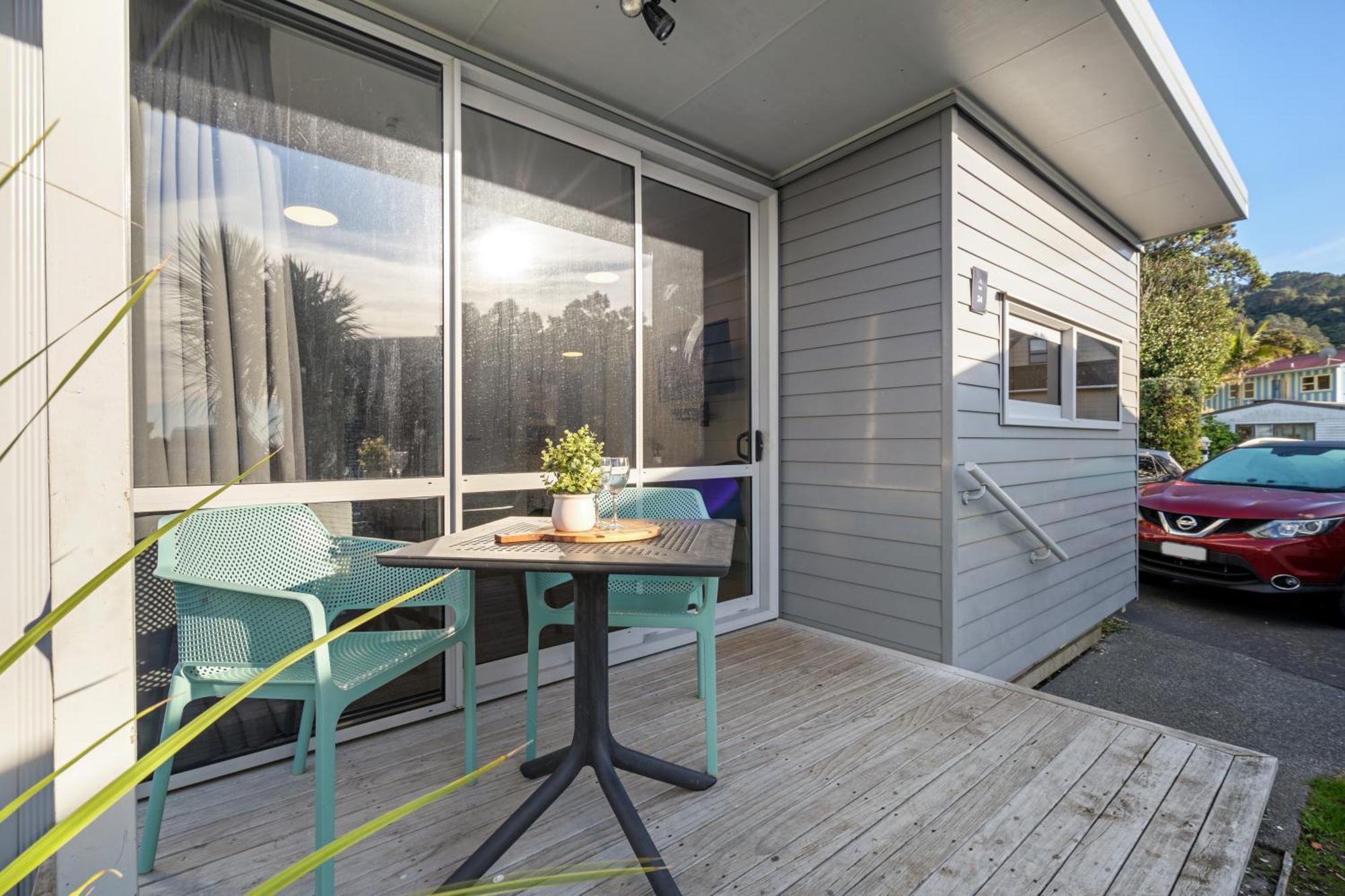 Tasman Holiday Parks - Waihi Beach Exterior foto A typical studio apartment