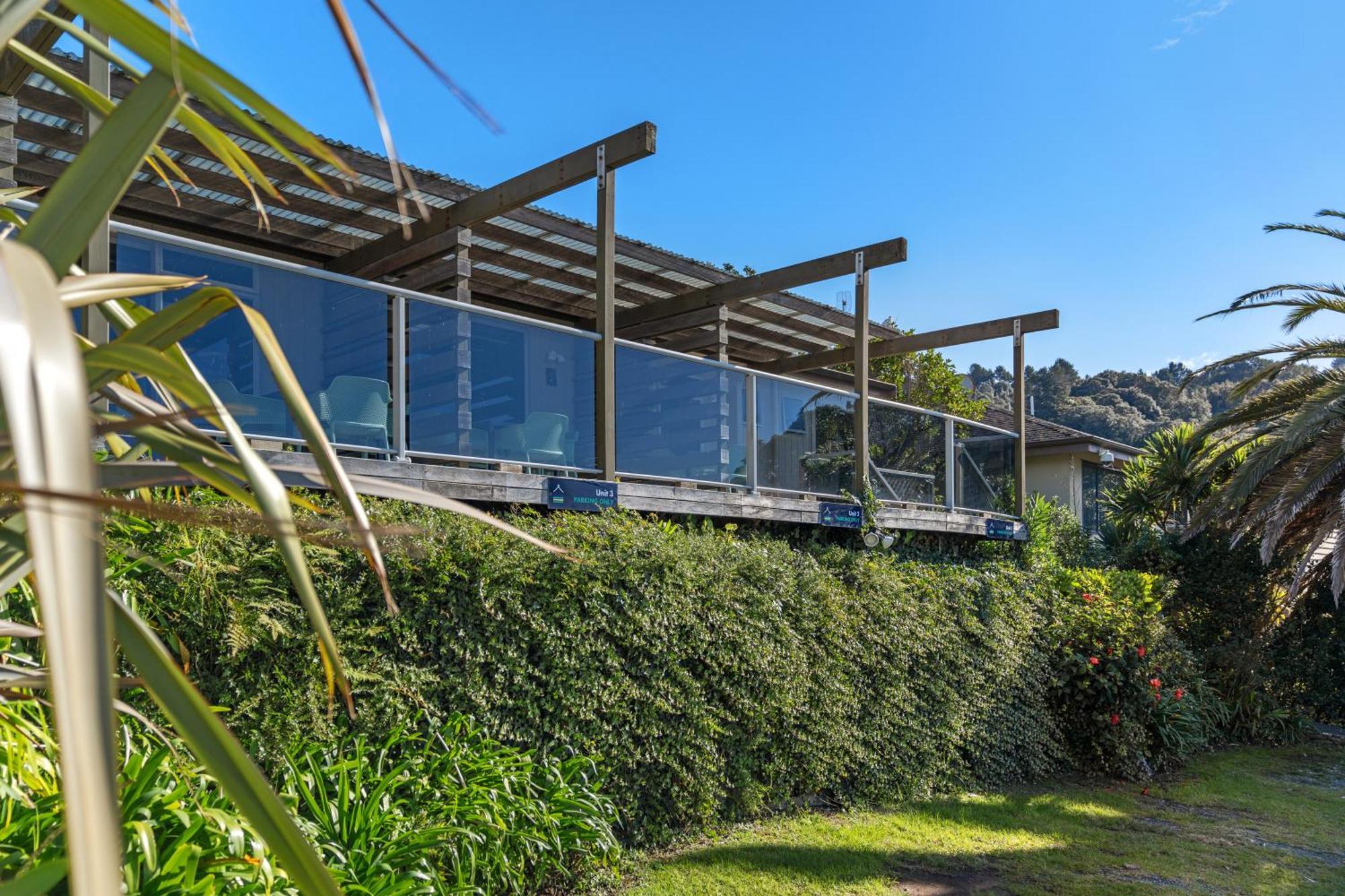 Tasman Holiday Parks - Waihi Beach Exterior foto The house from the garden