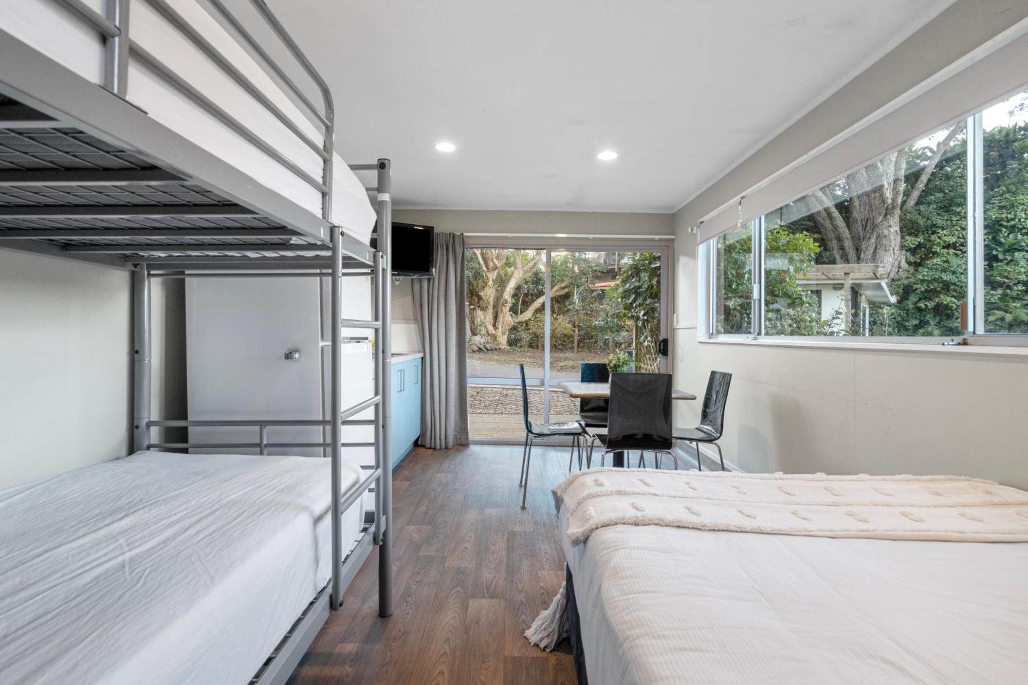 Tasman Holiday Parks - Waihi Beach Exterior foto A typical studio at the University of Western Australia